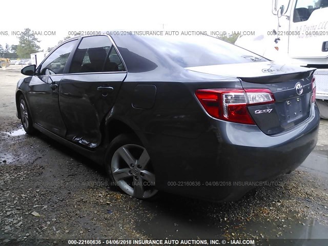 4T1BF1FK9EU351586 - 2014 TOYOTA CAMRY L/SE/LE/XLE ნაცრისფერი ფოტო 3