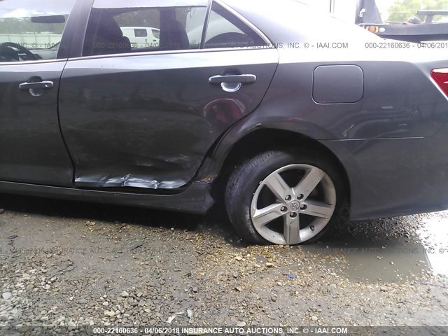 4T1BF1FK9EU351586 - 2014 TOYOTA CAMRY L/SE/LE/XLE ნაცრისფერი ფოტო 6