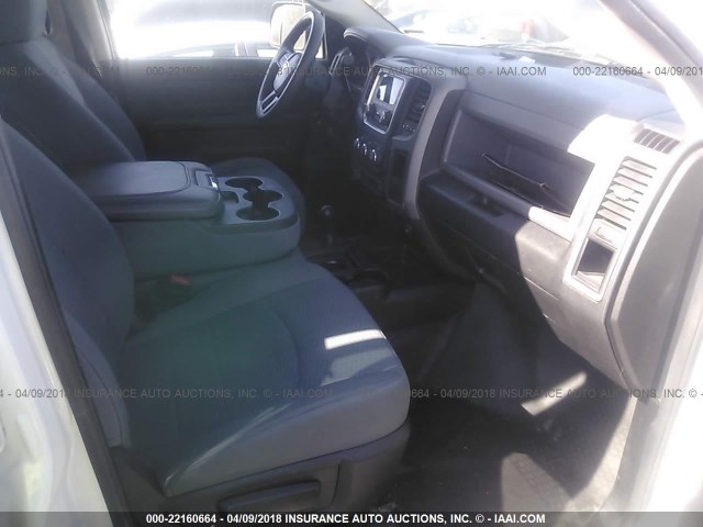 3C6TR5CT2DG587588 - 2013 RAM 2500 ST WHITE photo 5