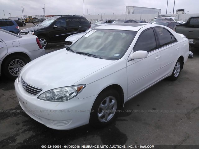 4T1BE32K35U546135 - 2005 TOYOTA CAMRY LE/XLE/SE თეთრი ფოტო 2