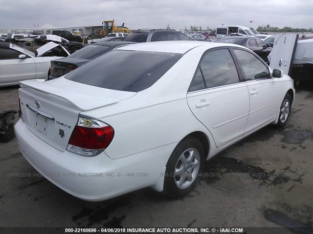 4T1BE32K35U546135 - 2005 TOYOTA CAMRY LE/XLE/SE თეთრი ფოტო 4