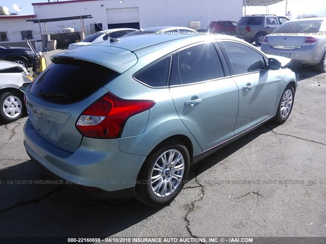 1FAHP3K23CL333560 - 2012 FORD FOCUS SE Light Blue photo 4