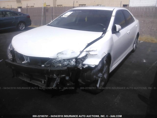 4T1BF1FK6EU391964 - 2014 TOYOTA CAMRY L/SE/LE/XLE 白色 照片 2