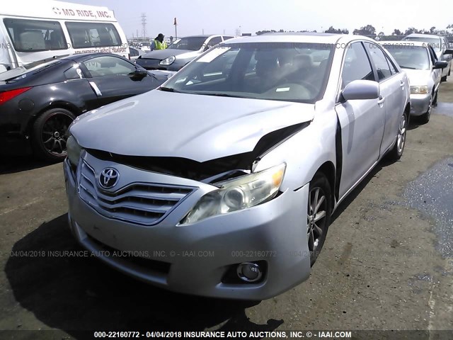 4T1BF3EK6BU628915 - 2011 TOYOTA CAMRY SE/LE/XLE 银色 照片 2