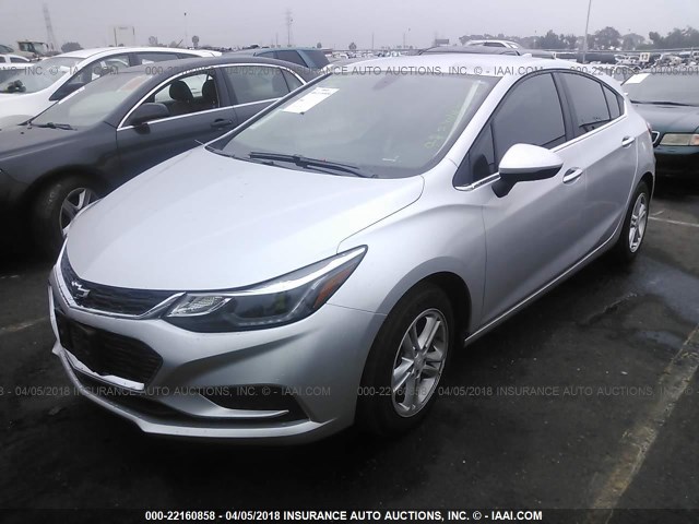 3G1BE6SM9HS588006 - 2017 CHEVROLET CRUZE LT SILVER photo 2