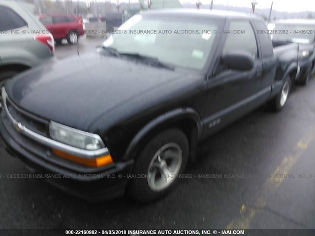 1GCCS195228174622 - 2002 CHEVROLET S TRUCK S10 BLACK photo 2