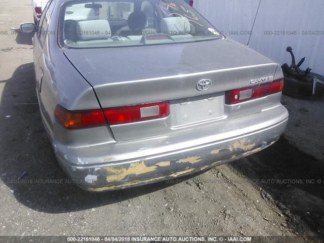 4T1BG22KXVU066999 - 1997 TOYOTA CAMRY CE/LE/XLE 灰色 照片 6