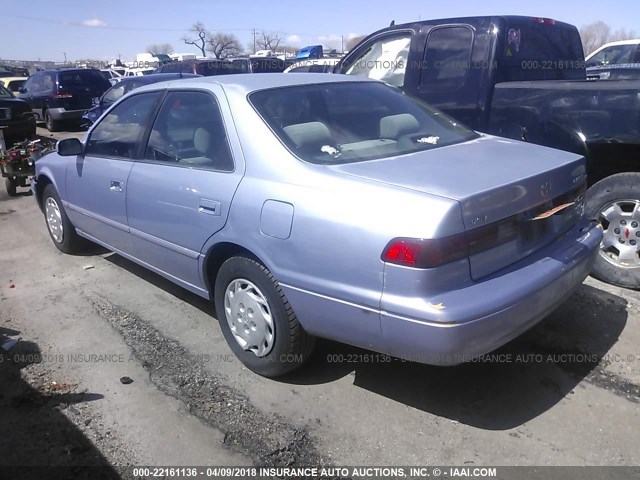 JT2BG22K7V0001242 - 1997 TOYOTA CAMRY LE/XLE BLUE photo 3