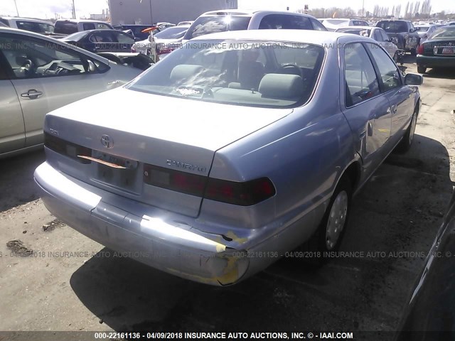 JT2BG22K7V0001242 - 1997 TOYOTA CAMRY LE/XLE BLUE photo 4