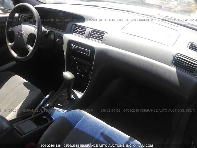JT2BG22K7V0001242 - 1997 TOYOTA CAMRY LE/XLE Azul foto 5