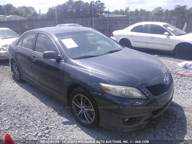 4T1BF3EK2BU186604 - 2011 TOYOTA CAMRY SE/LE/XLE GRAY photo 1
