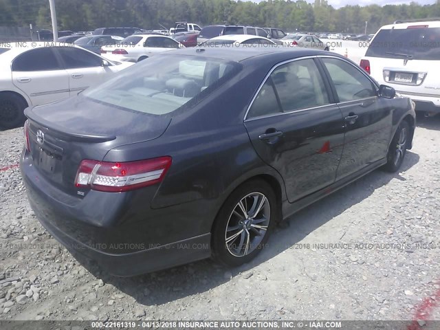 4T1BF3EK2BU186604 - 2011 TOYOTA CAMRY SE/LE/XLE GRAY photo 4