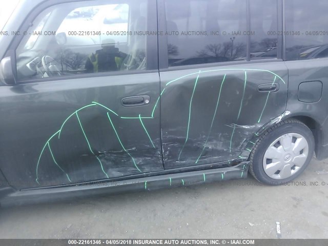 JTLKT324964046594 - 2006 TOYOTA SCION XB GRAY photo 6