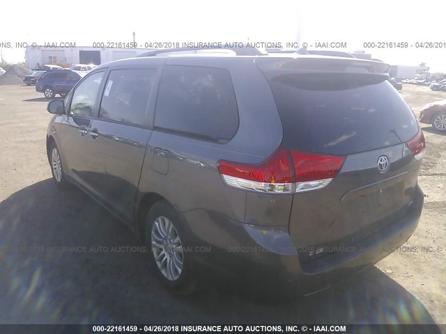 5TDYK3DC0BS066647 - 2011 TOYOTA SIENNA XLE/LIMITED GRAY photo 3