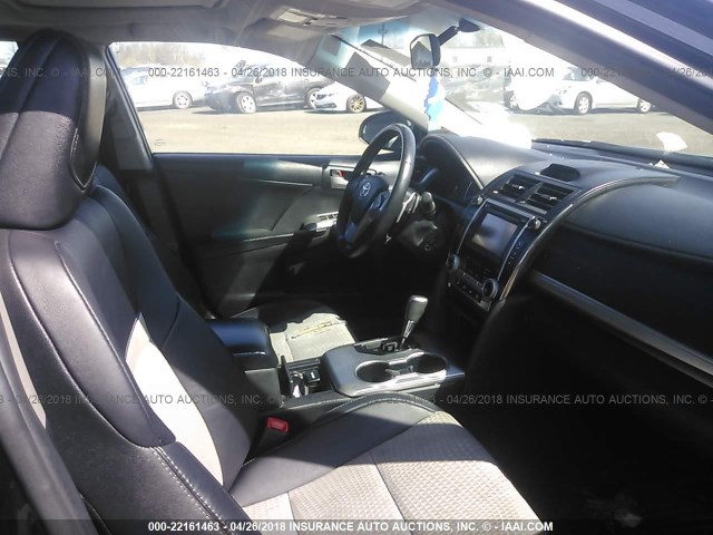 4T1BF1FK1EU347239 - 2014 TOYOTA CAMRY L/SE/LE/XLE შავი ფოტო 5