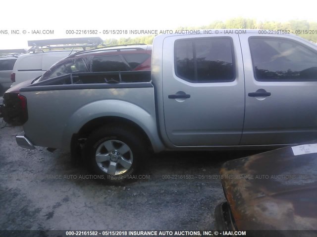 1N6AD0EV8BC437725 - 2011 NISSAN FRONTIER S/SV/SL/PRO-4X SILVER photo 4