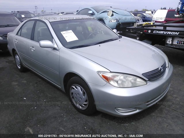 JTDBE30KX20108125 - 2002 TOYOTA CAMRY LE/XLE/SE 银色 照片 1
