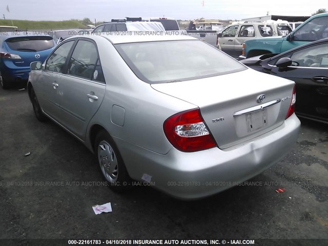 JTDBE30KX20108125 - 2002 TOYOTA CAMRY LE/XLE/SE SILVER photo 3