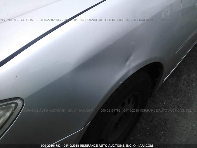 JTDBE30KX20108125 - 2002 TOYOTA CAMRY LE/XLE/SE SILVER photo 6