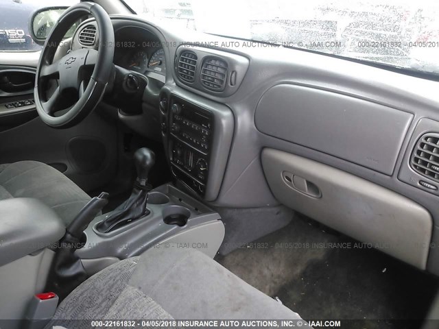 1GNDT13S632407753 - 2003 CHEVROLET TRAILBLAZER  GRAY photo 5