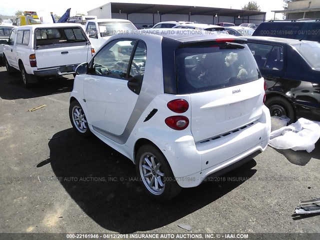 WMEEJ31X89K212342 - 2009 SMART FORTWO PURE/PASSION WHITE photo 3