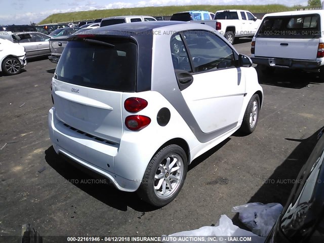 WMEEJ31X89K212342 - 2009 SMART FORTWO PURE/PASSION WHITE photo 4