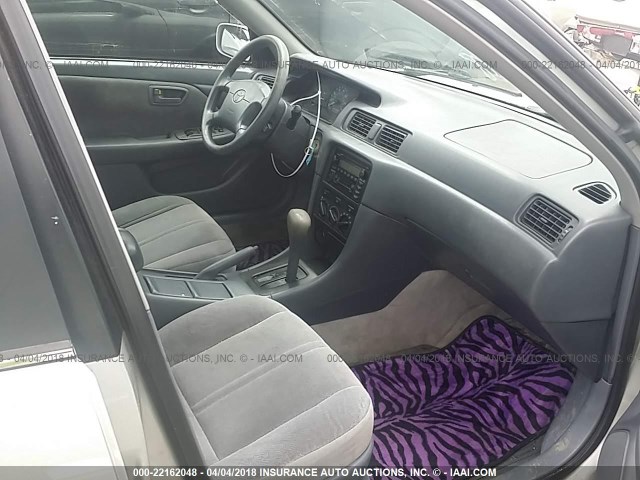 4T1BG22K61U062183 - 2001 TOYOTA CAMRY CE/LE/XLE 银色 照片 5