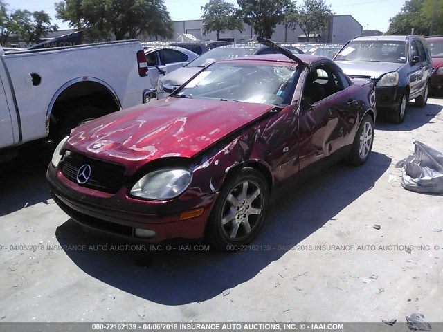 WDBKK47F7YF145483 - 2000 MERCEDES-BENZ SLK 230 KOMPRESSOR RED photo 2