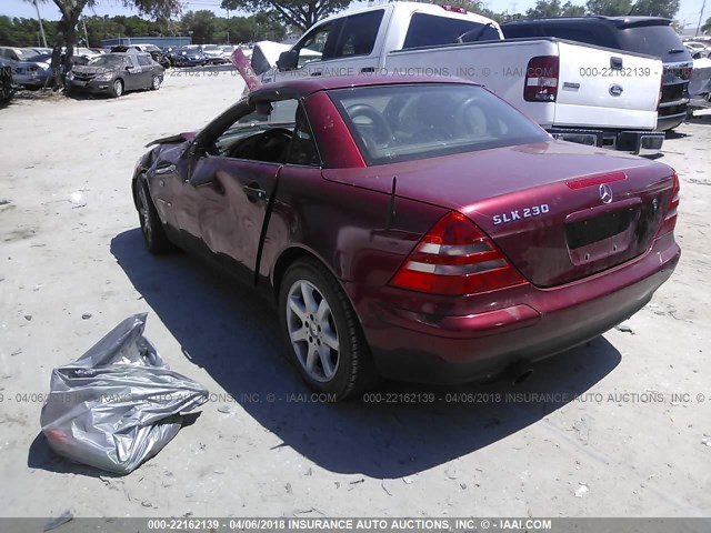 WDBKK47F7YF145483 - 2000 MERCEDES-BENZ SLK 230 KOMPRESSOR RED photo 3