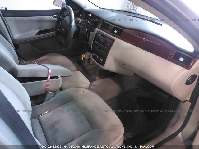 2G1WB58K289224341 - 2008 CHEVROLET IMPALA LS 银色 照片 5