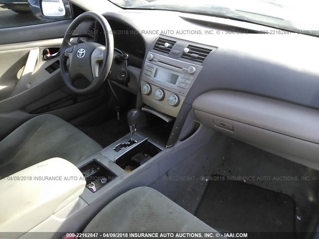 JTNBE46K173072176 - 2007 TOYOTA CAMRY NEW GENERAT CE/LE/XLE/SE GRAY photo 5