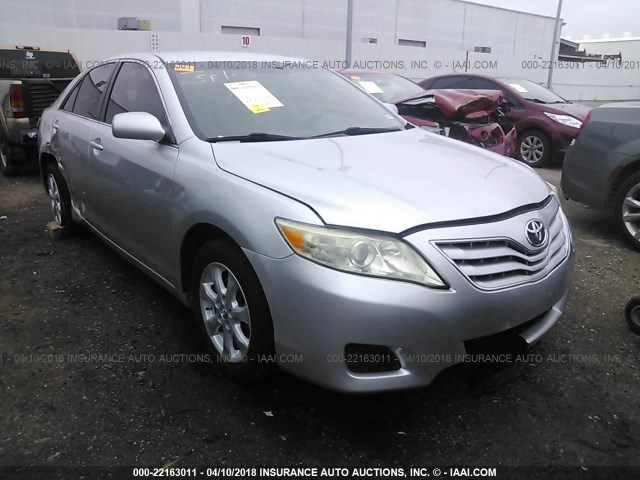 4T4BF3EK0BR133521 - 2011 TOYOTA CAMRY SE/LE/XLE SILVER photo 1