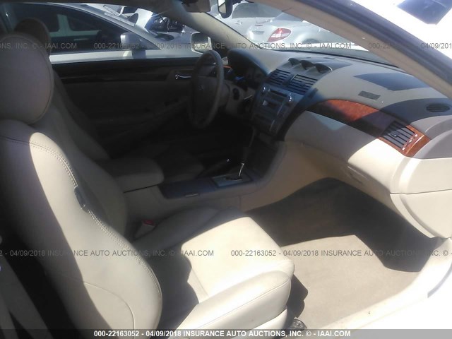 4T1CA30P06U070748 - 2006 TOYOTA CAMRY SOLARA SE/SLE WHITE photo 5