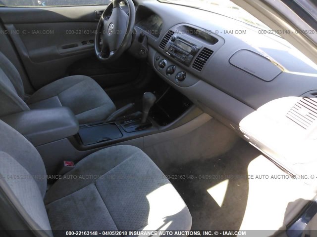 4T1BE32K42U536726 - 2002 TOYOTA CAMRY LE/XLE/SE 海军蓝 照片 5