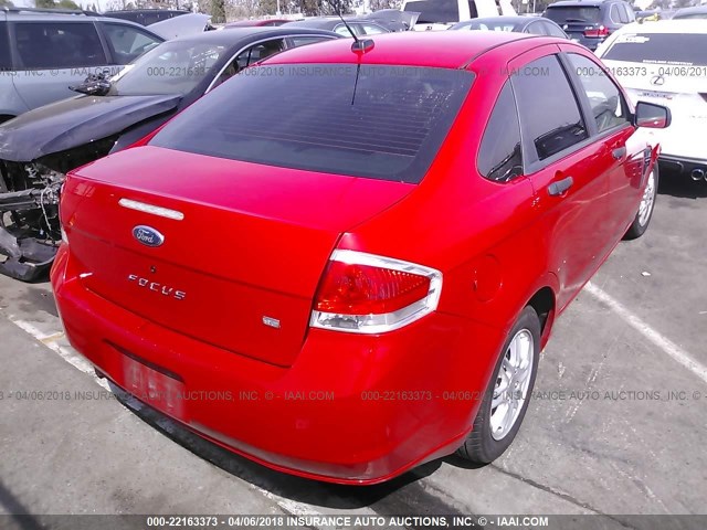 1FAHP35N08W190871 - 2008 FORD FOCUS SE/SEL/SES RED photo 4