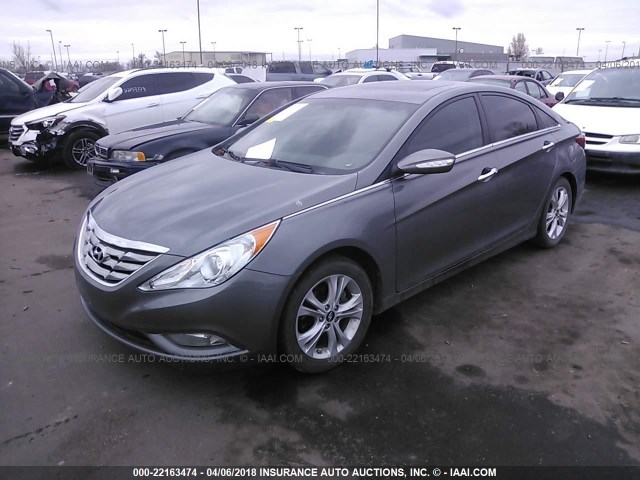 5NPEC4AC3DH568927 - 2013 HYUNDAI SONATA SE/LIMITED GRAY photo 2