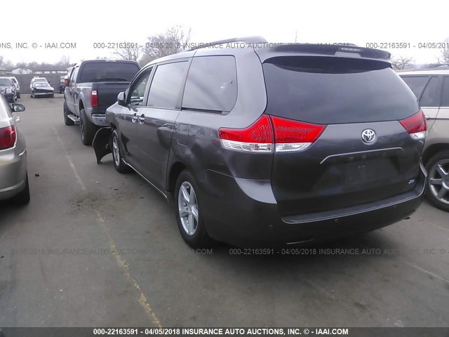 5TDYK3DCXBS073668 - 2011 TOYOTA SIENNA XLE/LIMITED GRAY photo 3