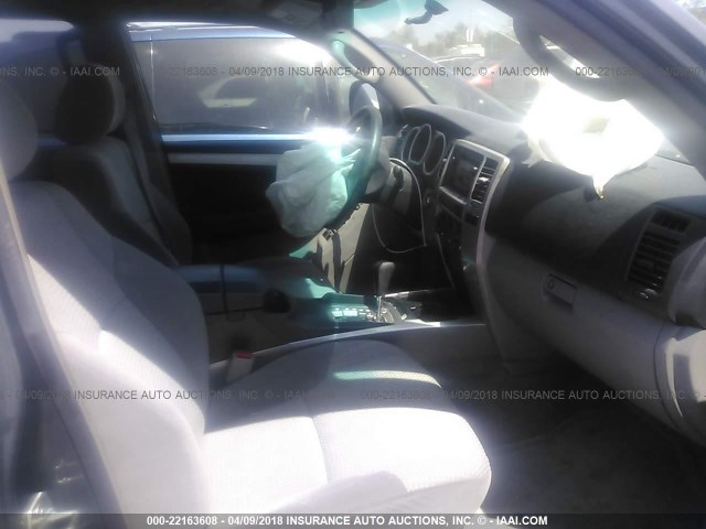 JTEZU14R050060101 - 2005 TOYOTA 4RUNNER SR5/SPORT GRAY photo 5