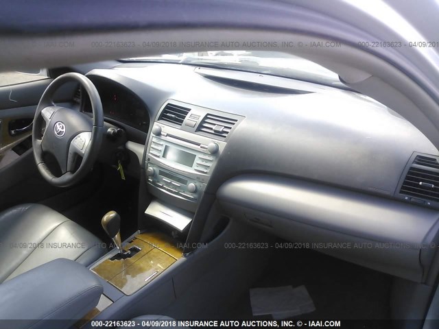 4T1BK46K17U522184 - 2007 TOYOTA CAMRY NEW GENERAT LE/XLE/SE GRAY photo 5