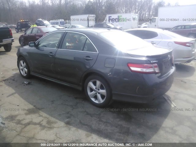 4T1BF3EK3BU599308 - 2011 TOYOTA CAMRY SE/LE/XLE GRAY photo 3