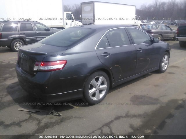 4T1BF3EK3BU599308 - 2011 TOYOTA CAMRY SE/LE/XLE GRAY photo 4