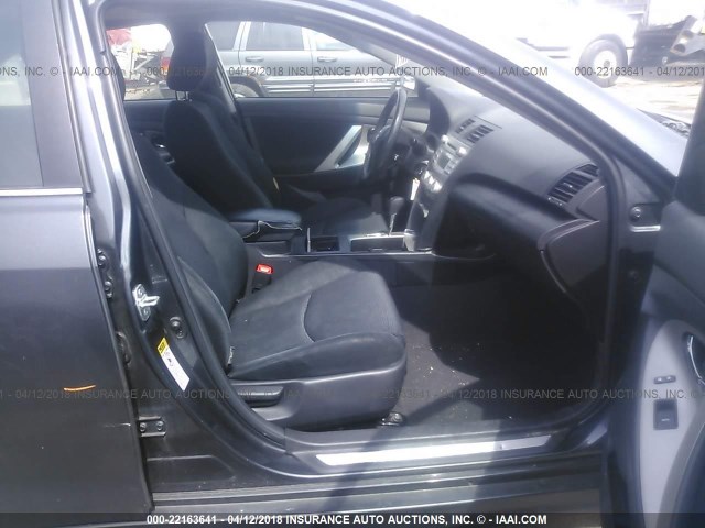 4T1BF3EK3BU599308 - 2011 TOYOTA CAMRY SE/LE/XLE GRAY photo 5