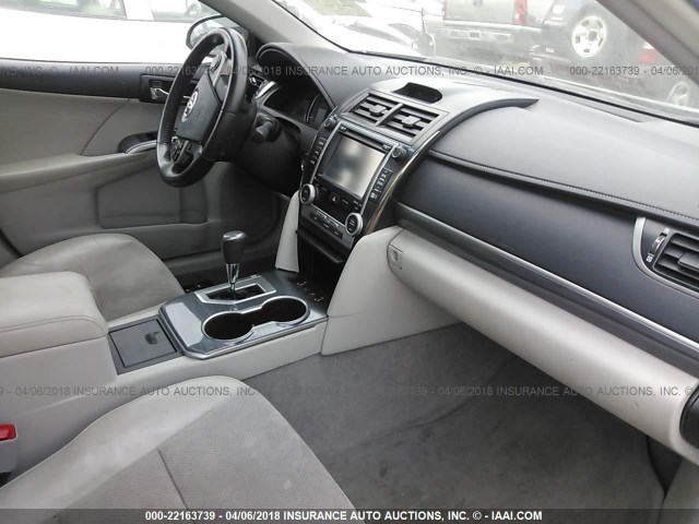 4T1BD1FK2EU129252 - 2014 TOYOTA CAMRY HYBRID/LE/XLE 黑色 照片 5