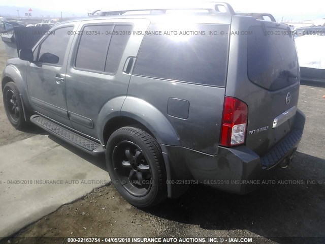 5N1AR18U96C601742 - 2006 NISSAN PATHFINDER LE/SE/XE GRAY photo 3