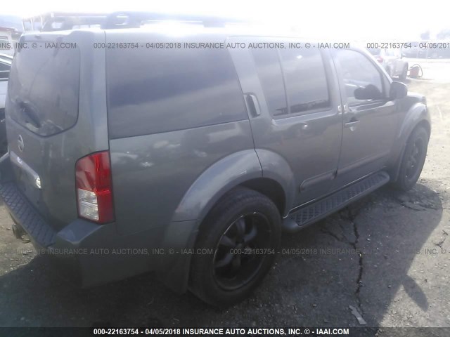 5N1AR18U96C601742 - 2006 NISSAN PATHFINDER LE/SE/XE GRAY photo 4