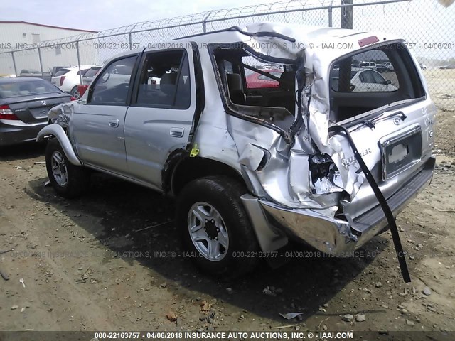 JT3GN86R120229668 - 2002 TOYOTA 4RUNNER SR5 SILVER photo 3