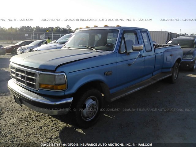 1FTJX35M0PKA78533 - 1993 FORD F350 BLUE photo 2