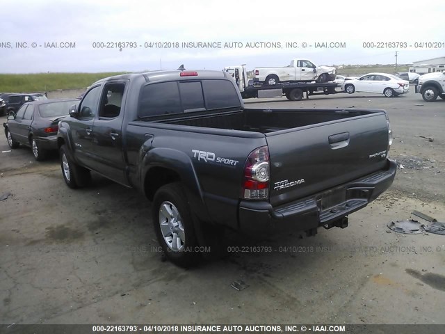 3TMKU4HN5FM043310 - 2015 TOYOTA TACOMA DBL CAB PRERUNNER LNG BED GRAY photo 3