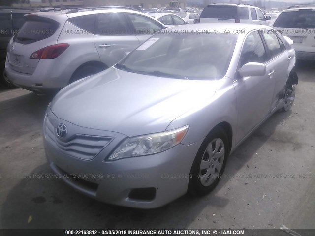 JTNBF3EK7B3006670 - 2011 TOYOTA CAMRY SE/LE/XLE Серебристый фото 2