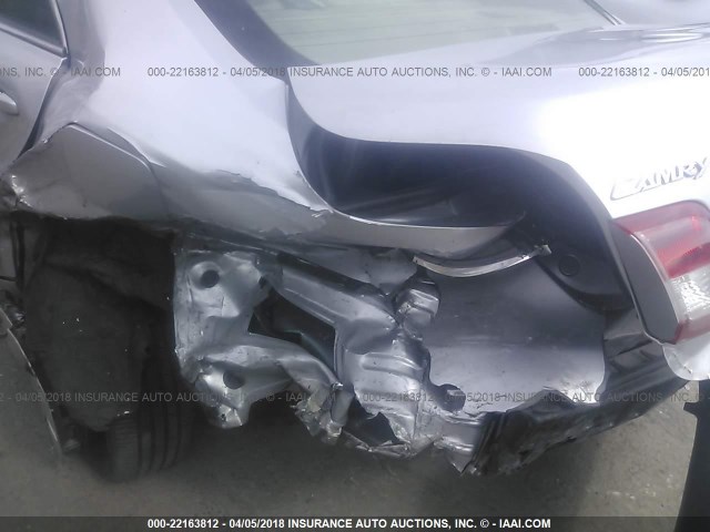 JTNBF3EK7B3006670 - 2011 TOYOTA CAMRY SE/LE/XLE Серебристый фото 6